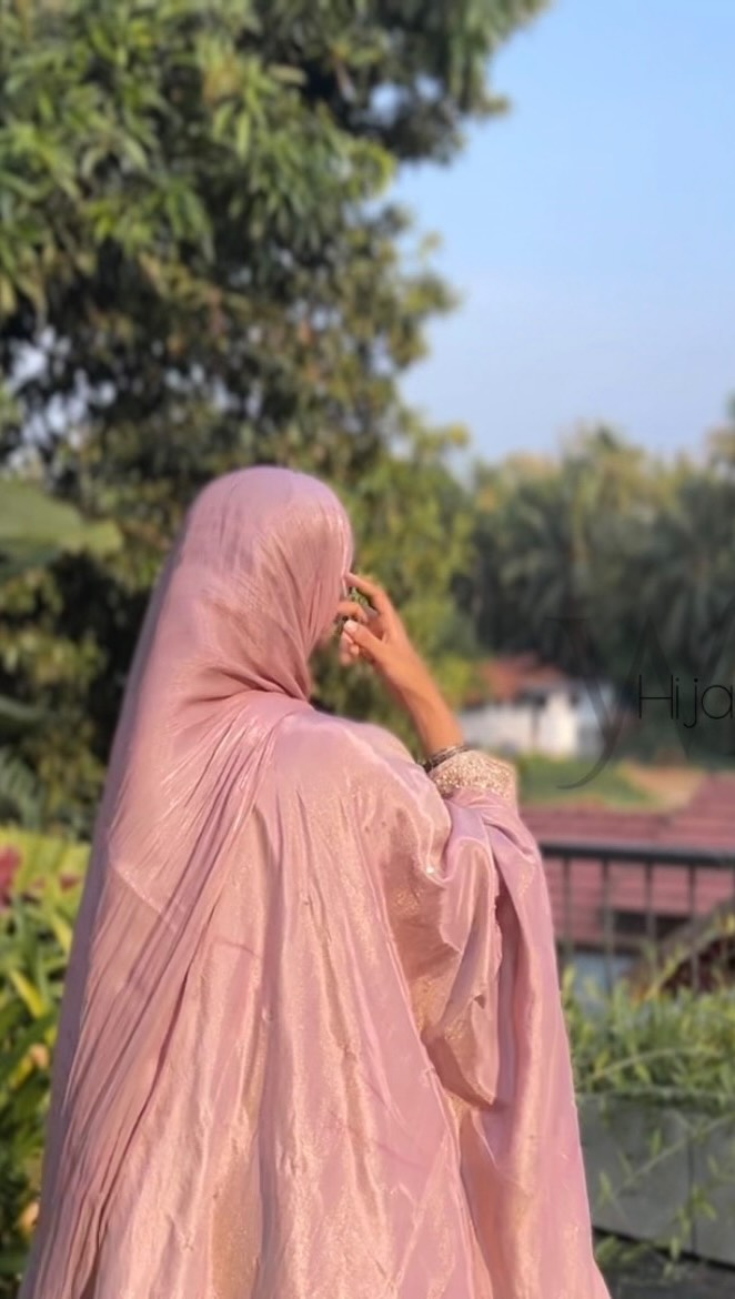 Shimmer 🌷
Elegance without limit
.
@wa.hijab_ 
.
#trendingnow #style #instafashion #aesthetic  #shimmer